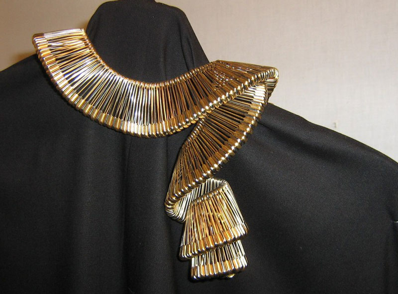 Museumofeverydaylife-safety-pin-necklace