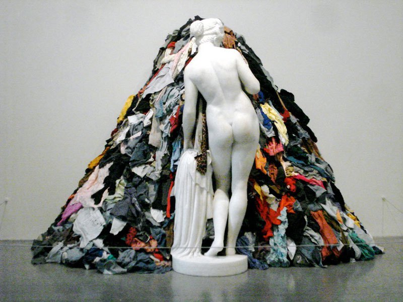 tate museum clothes pile
